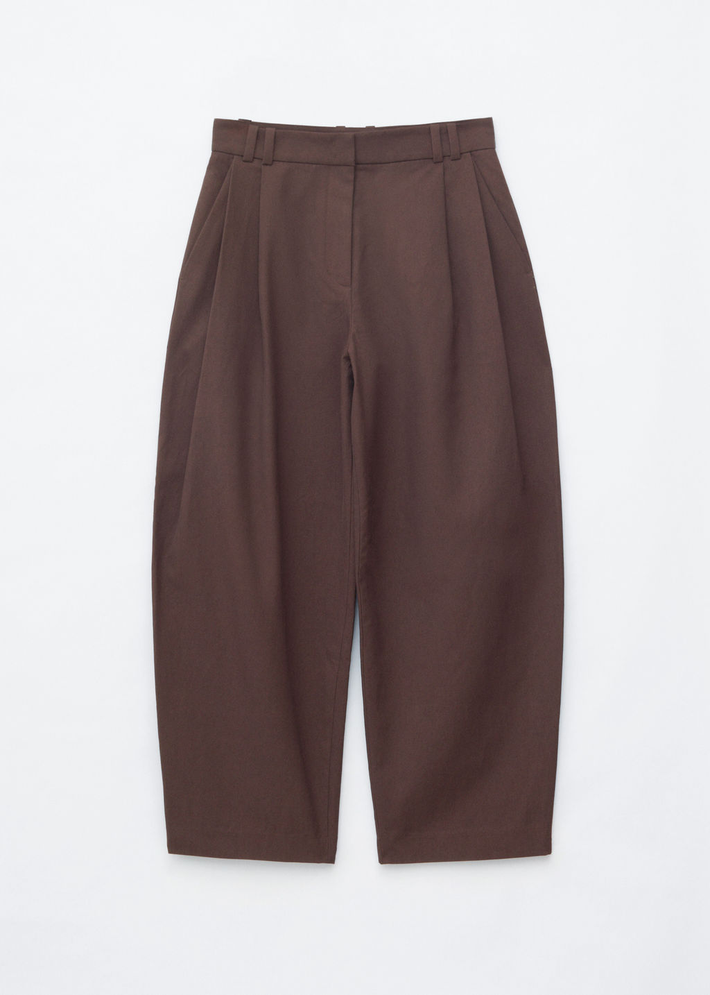 Pantalones recortados con perneras de barril