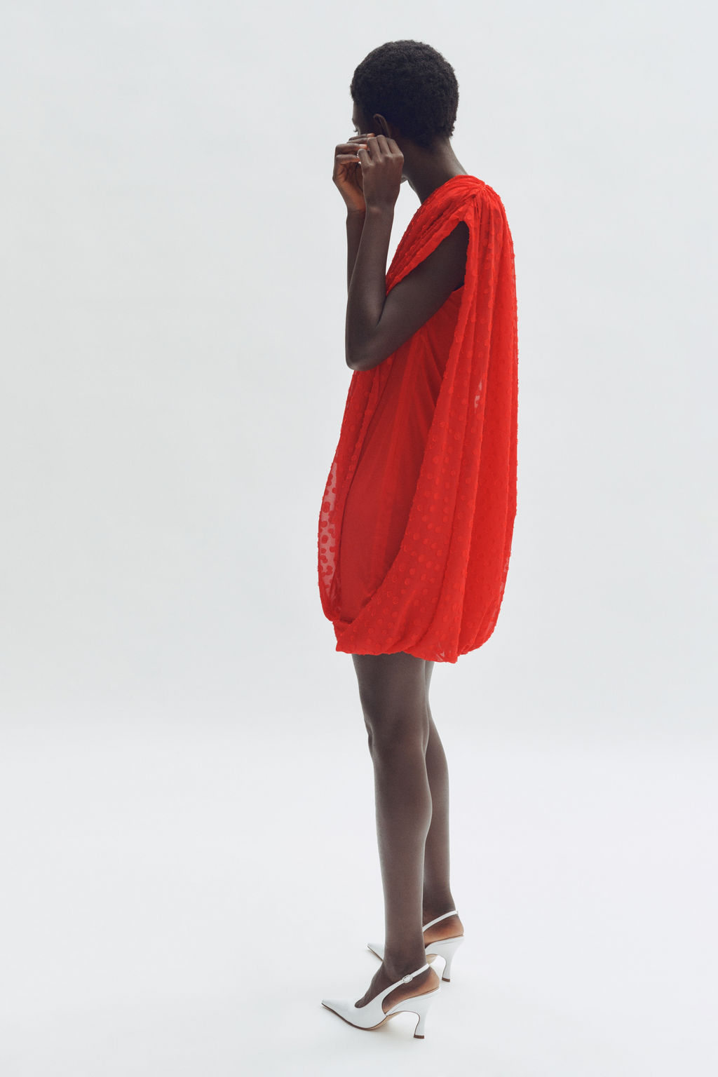 Vestido drapeado de un hombro - H&m фото 6