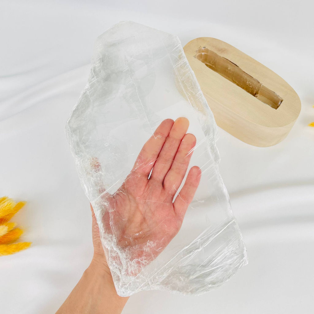 Срез Селенита на подставке - Радуга самоцветов фото 2