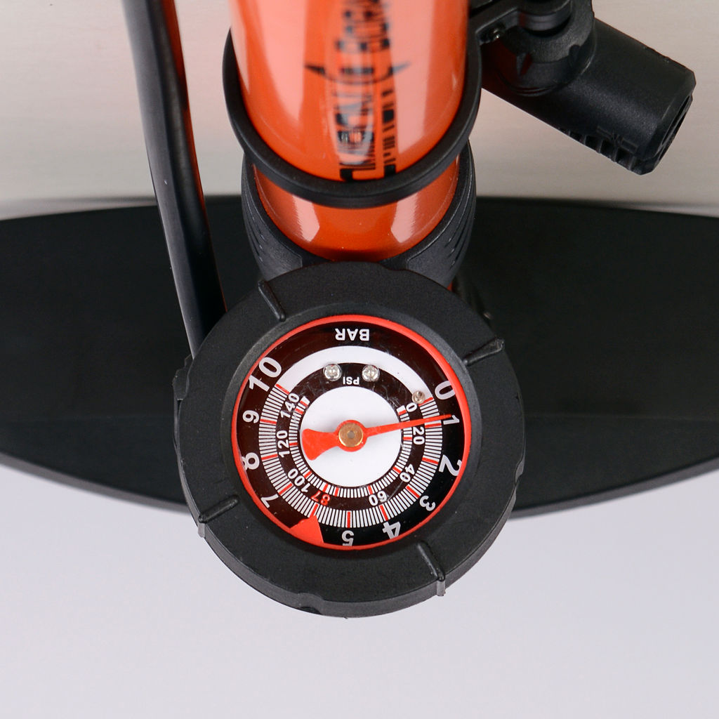 Насос напольный с регулируемым манометром COMIRON BORA, стальной корпус, 650*38мм, 737 см3, 8 бар, 120 psi., стальной шток 12мм, 848 гр. /уп 10/ - Галеонтрейд фото 16