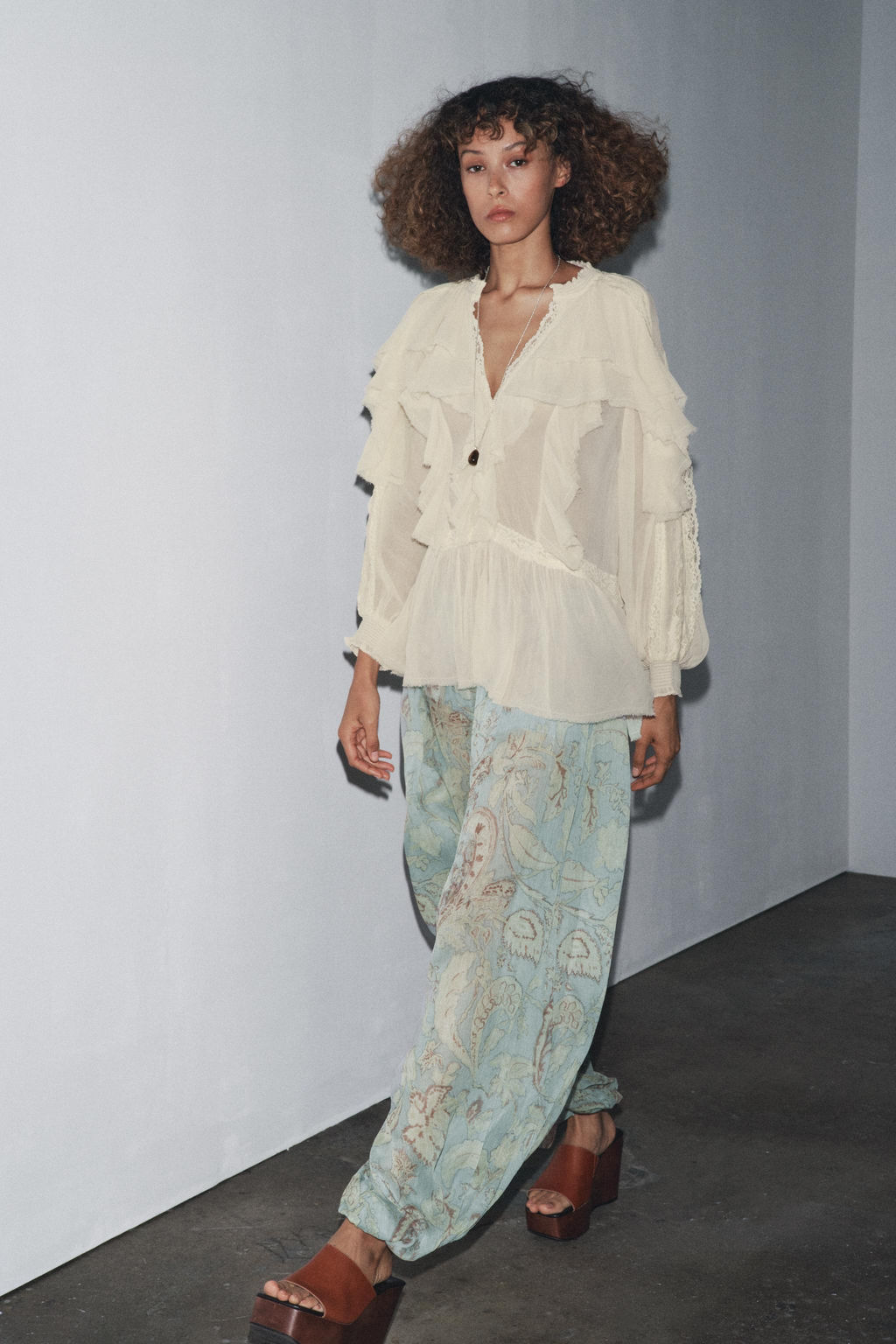 ZW COLLECTION LACE RUFFLE BLOUSE - Zara фото 13