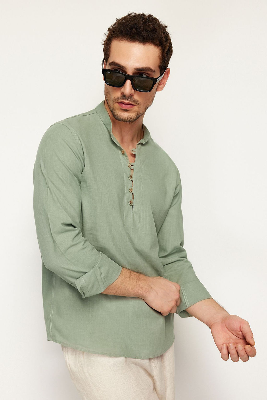 TRENDYOL MAN Mavi Slim Fit Yar?m Patl? Dugmeli Hakim Yaka Keten Gorunumlu Gomlek TMNSS20GO0097 - Trendyolmilla фото 39