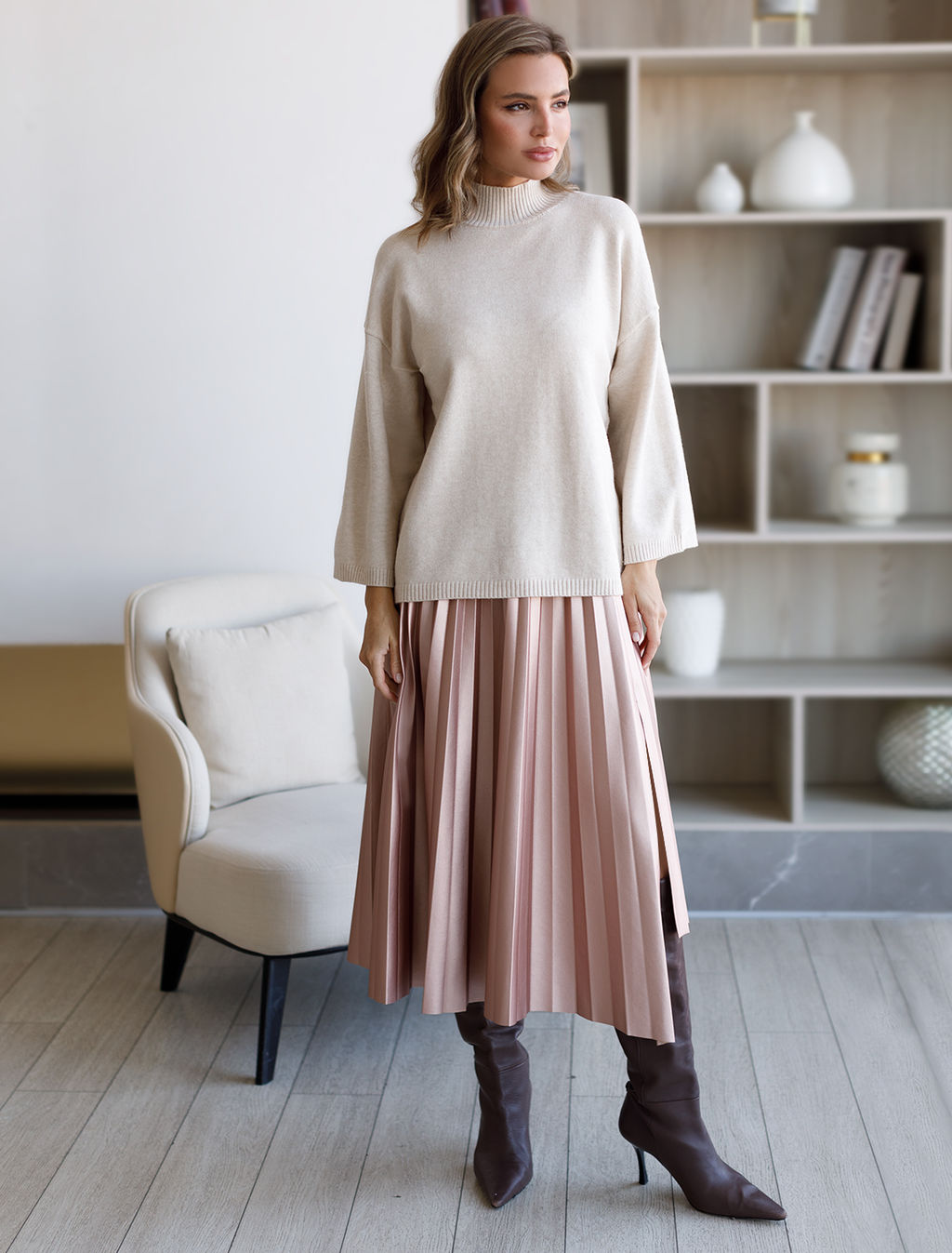 Юбка на резинке из эко-кожи с перламутровым покрытием