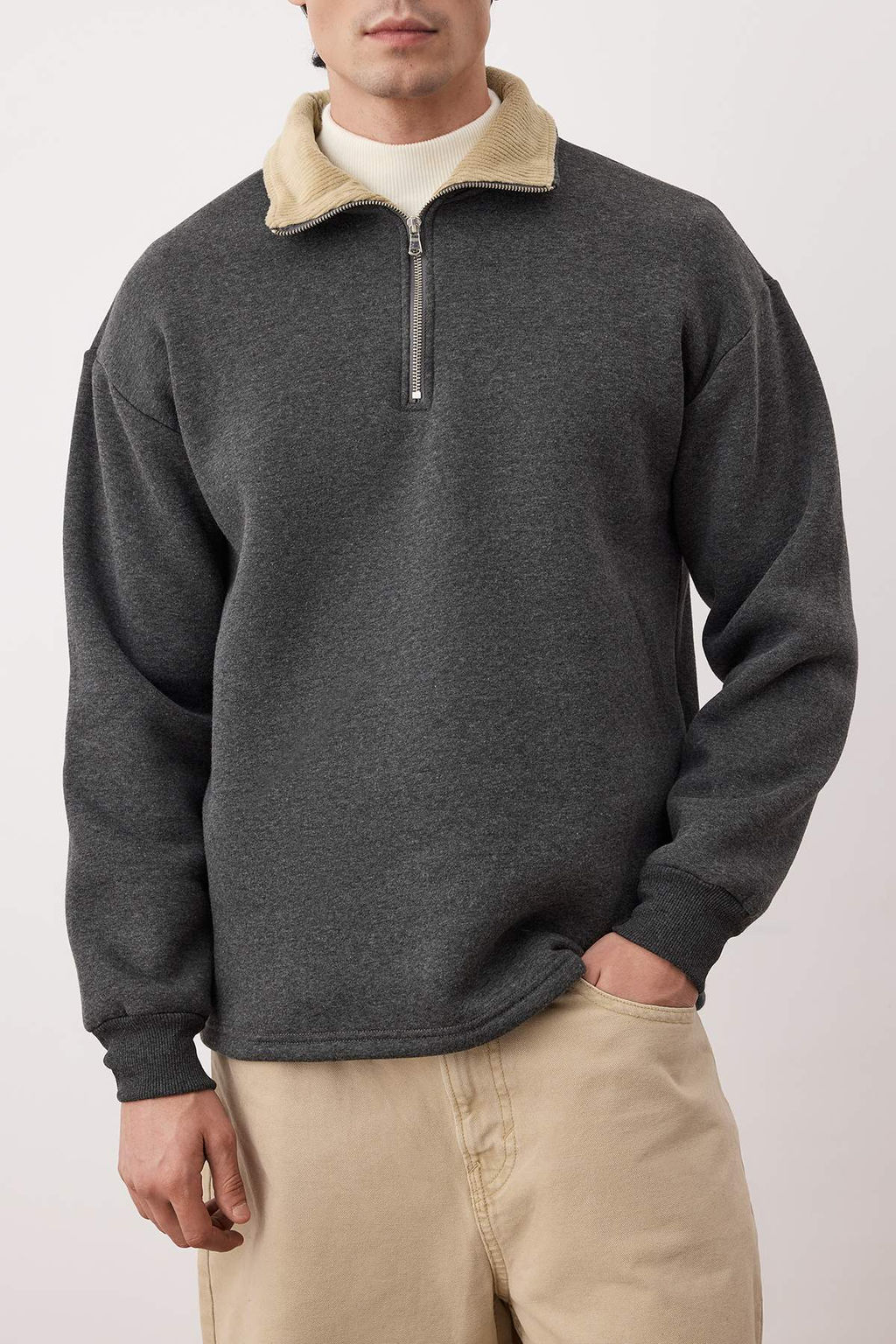 Antrasit Yaka Detayl? Dik Yaka Oversize/Genis Kesim Kal?n/Ici Polarl? Sweatshirt TMNAW26SW00003 - Trendyolmilla фото 6