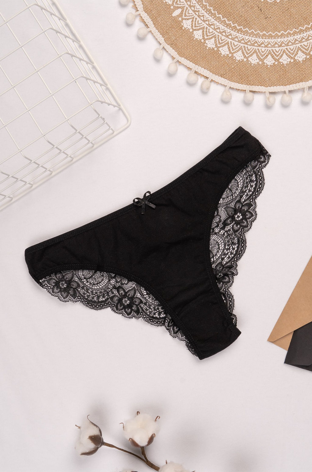 Женские трусы бразилиана с кружевом Donella  фото 7