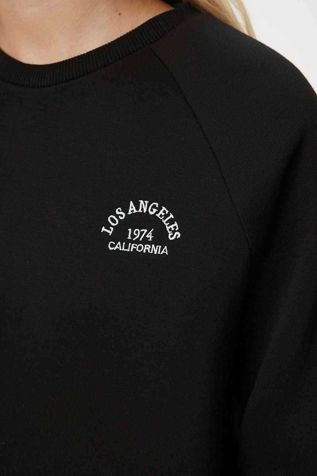 Siyah Slogan Nak?sl? Oversize/Genis Kal?p Kal?n Ici Polarl? Orme Sweatshirt TWOAW25SW00020 - Trendyolmilla фото 4