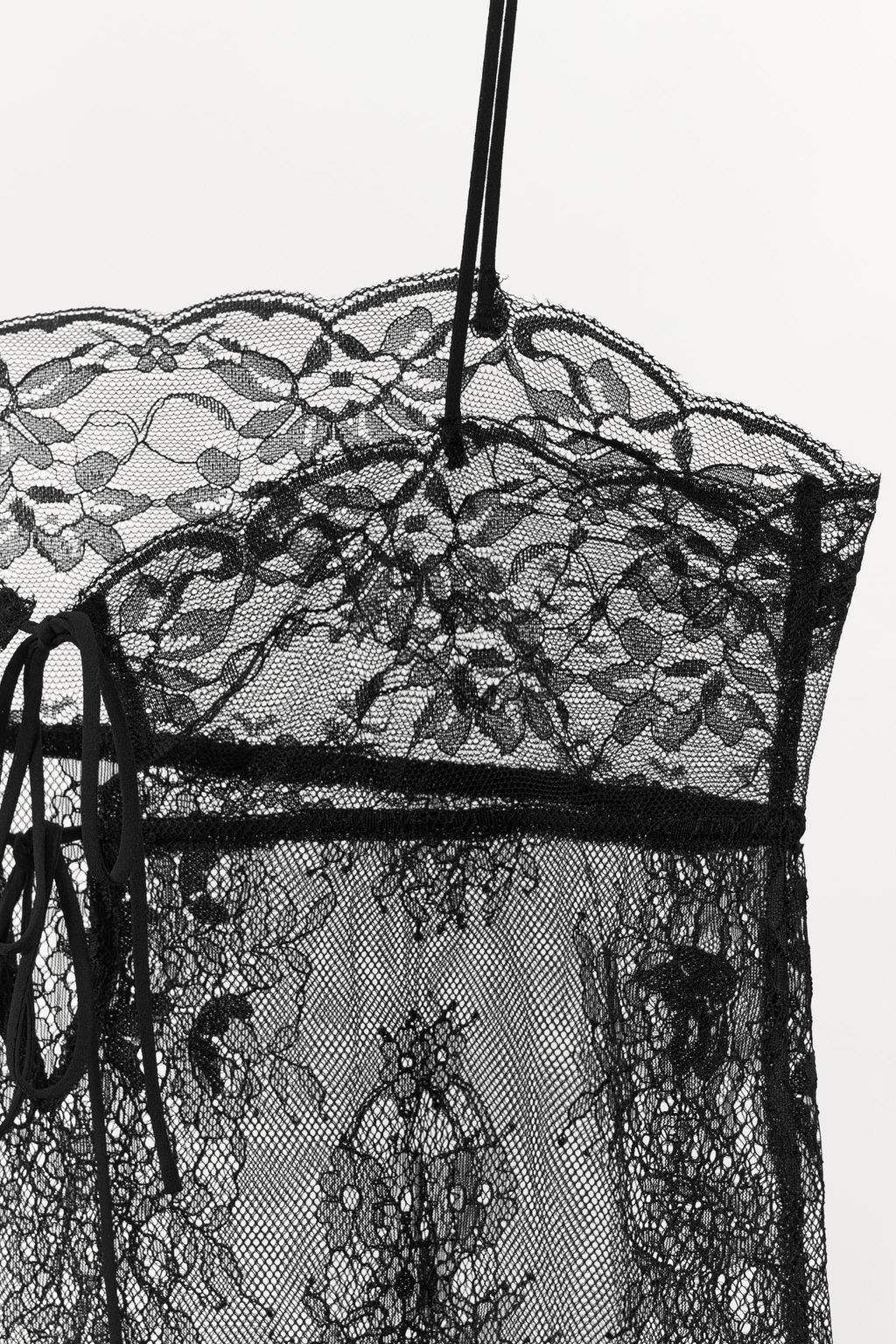 TOP TIRANTES ENCAJE LAZADAS / Negro - Zara фото 9