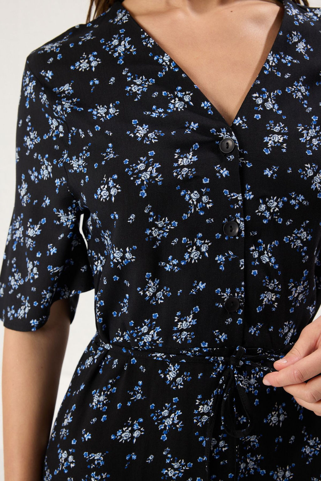 Siyah Kusakl? Cicek Desenli A Kesim Dugmeli Midi Dokuma Elbise TWOSS25EL00300 - Trendyolmilla фото 4