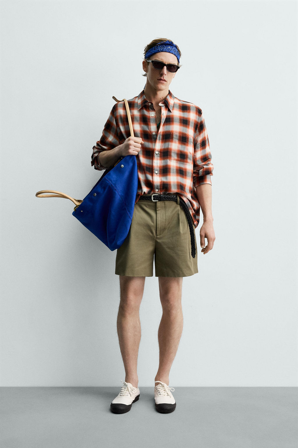 BERMUDA CORTA PLIEGUES AARON LEVINE X ZARA / KAKI OSCURO