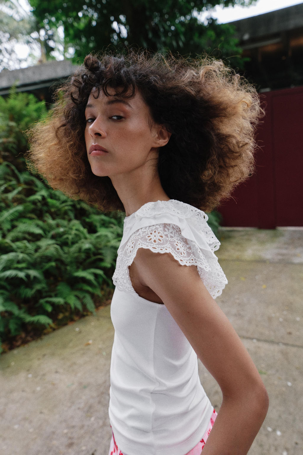 CAMISETA MANGA CORTA BORDADOS / Blanco - Zara фото 3