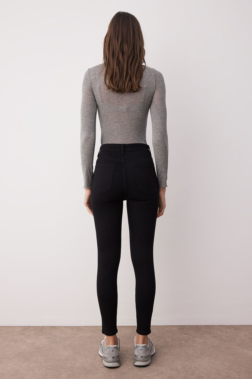 TRENDYOLMILLA Solmayan Siyah Onden Dugmeli Yuksek Bel Skinny Jeans TWOAW24JE00090  фото 4