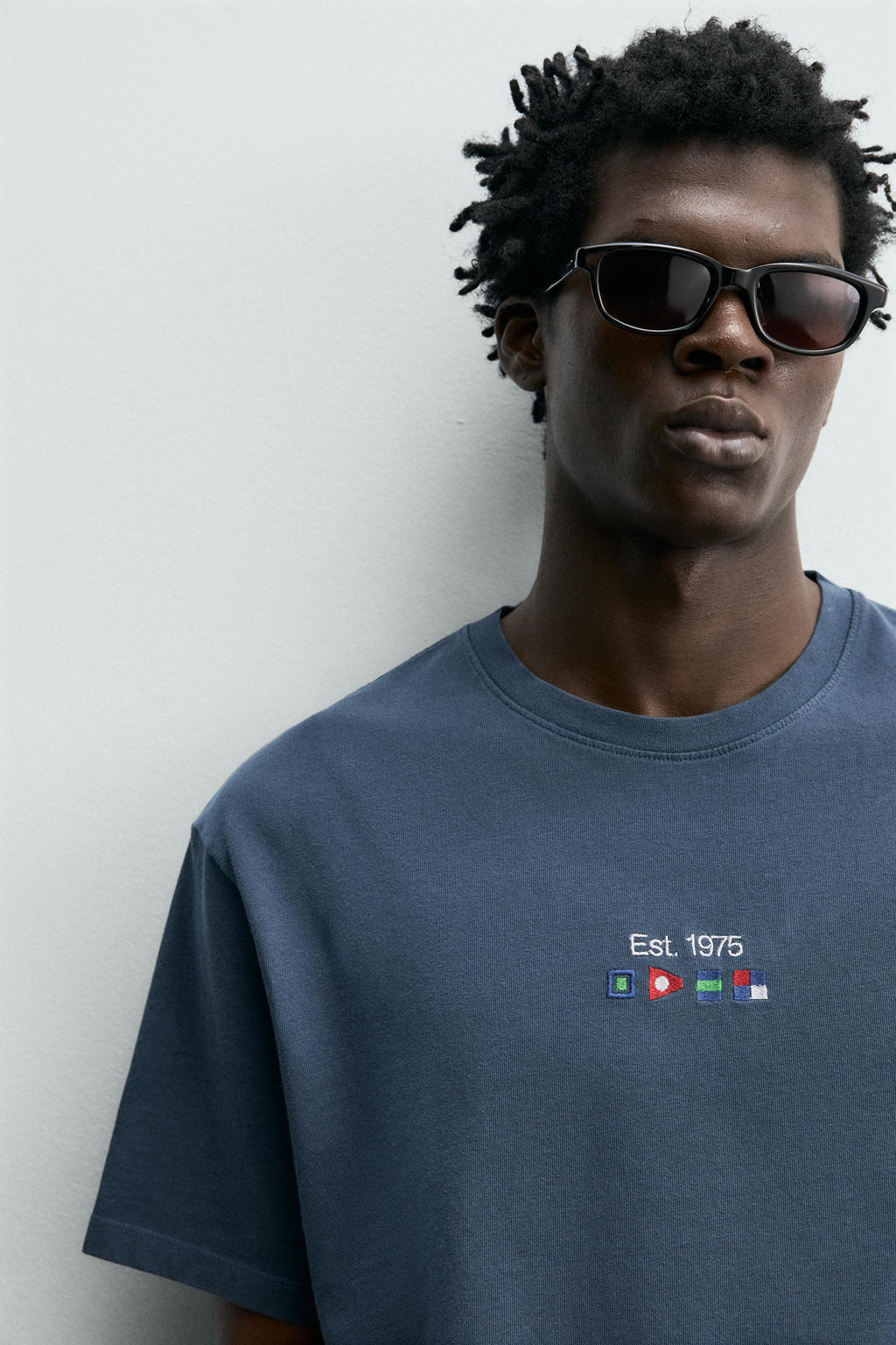 CAMISETA BOLSILLO BORDADOS N?UTICOS / Azul lavado