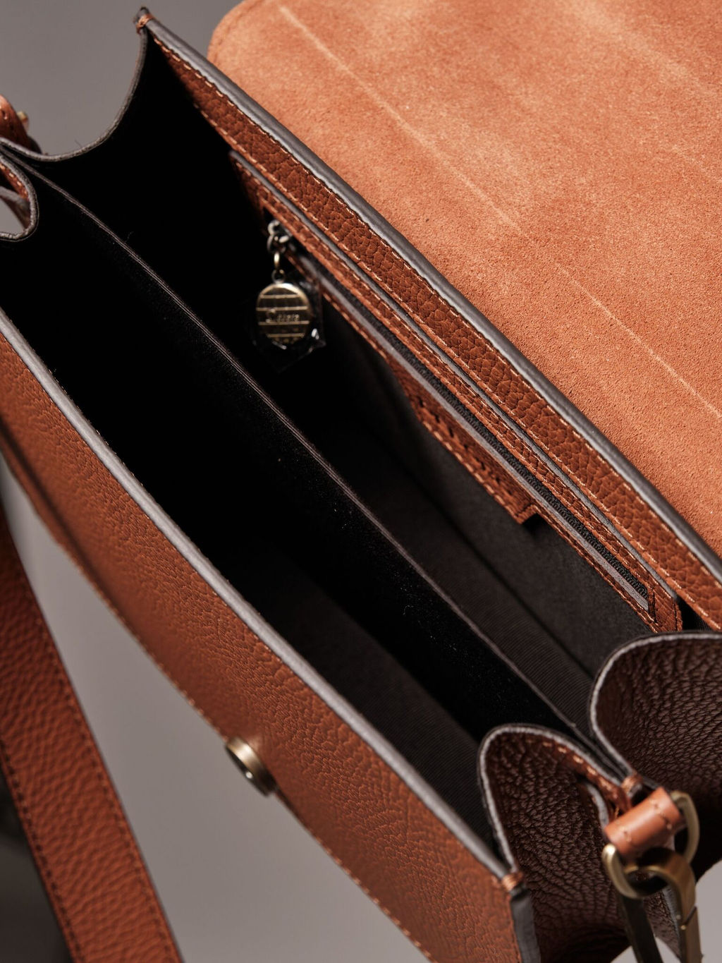 Сумка кожаная Deboro 30574 коричневый камень