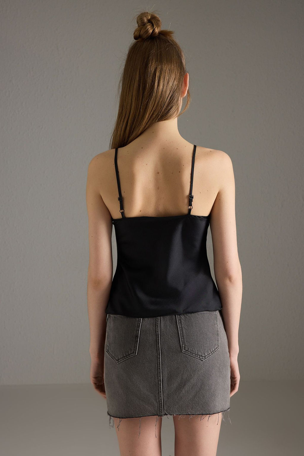 Siyah Saten Ask?l? Bagc?kl? Dokuma Bluz TWOSS25BZ00524 - Trendyolmilla фото 4