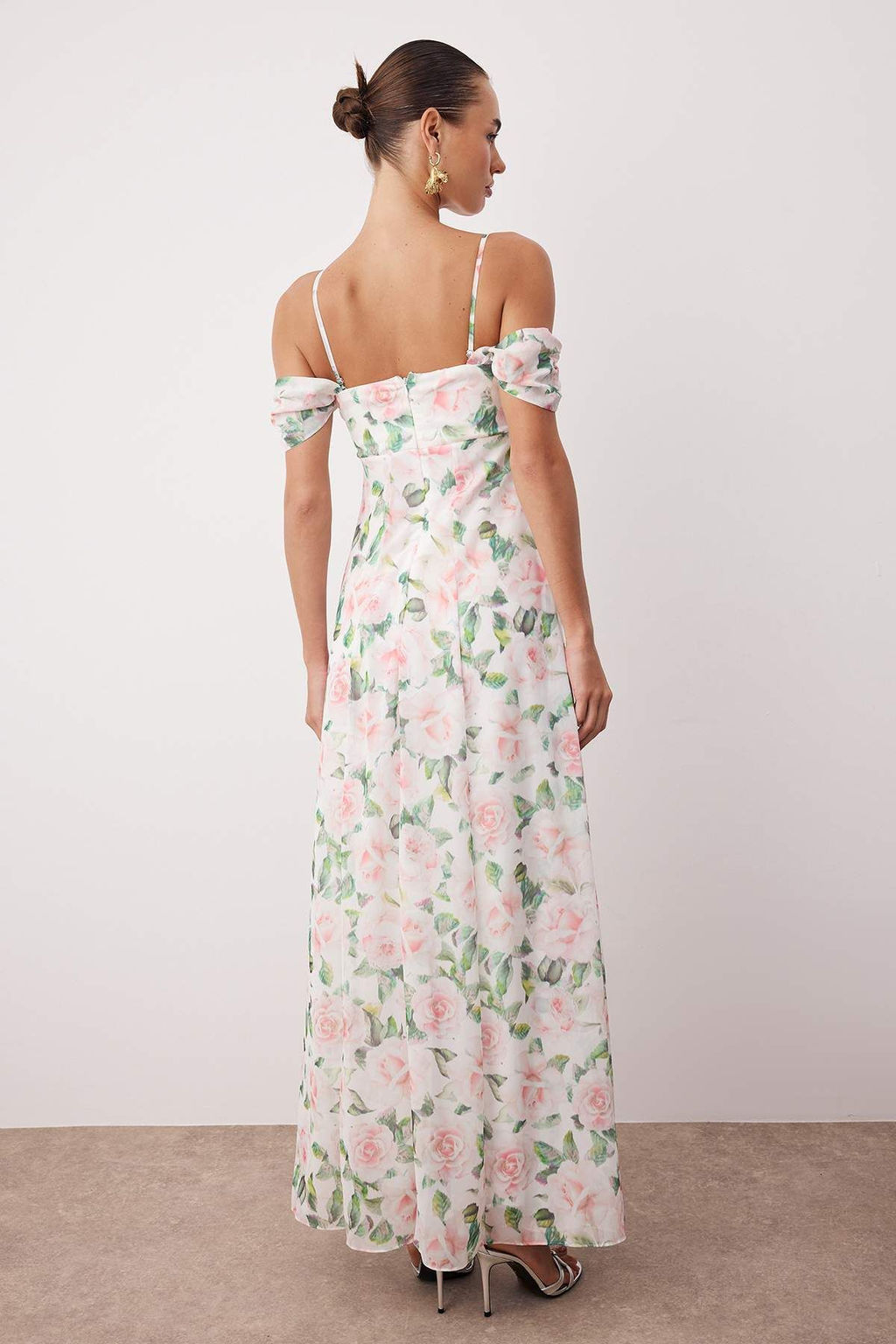 Cok Renkli Cicekli Sifon Dokuma Dusuk Kol Mezuniyet Abiye Elbise TPRSS25AE00185 - Trendyolmilla фото 4