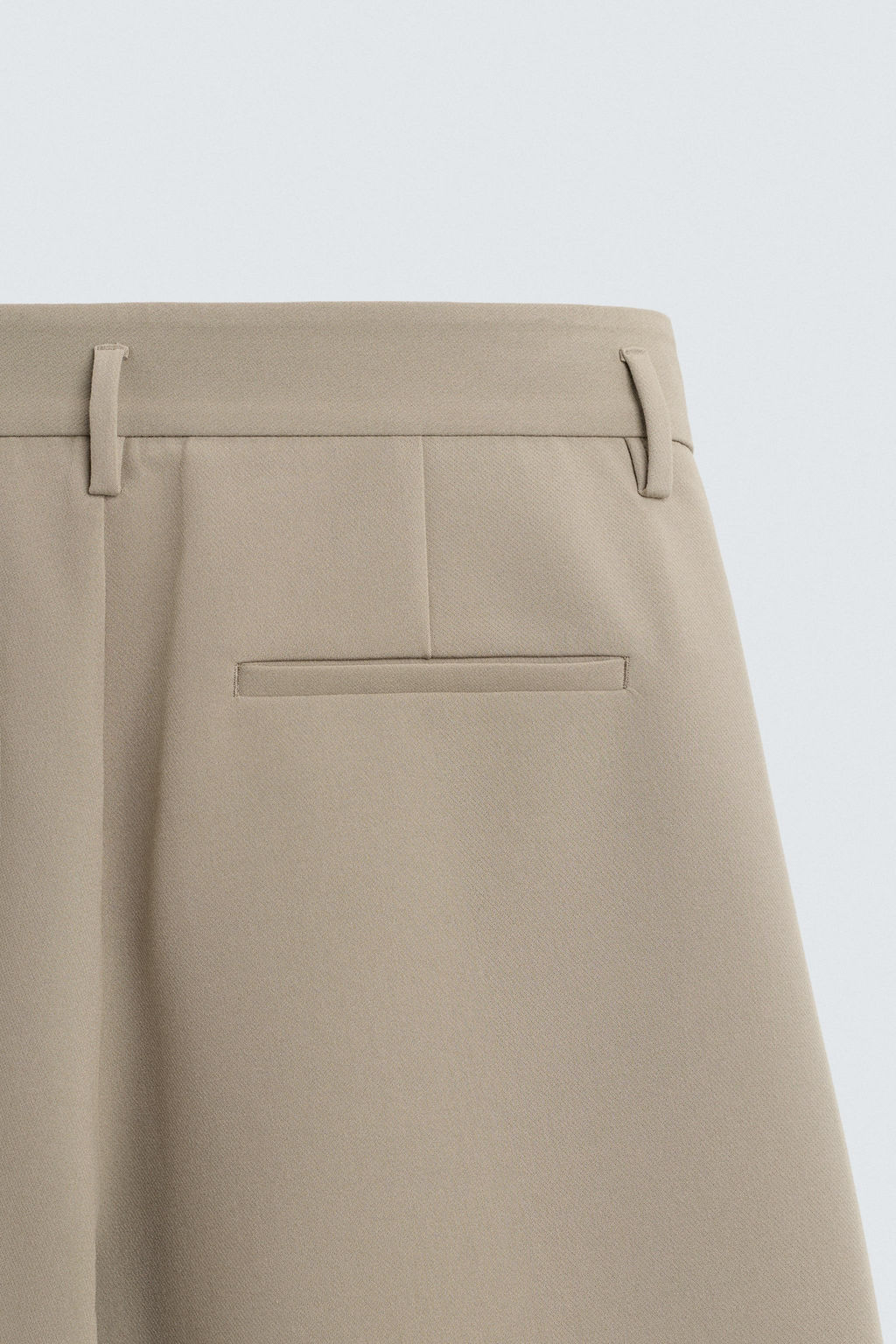 BERMUDA FLUIDA PLIEGUES / Tostado claro