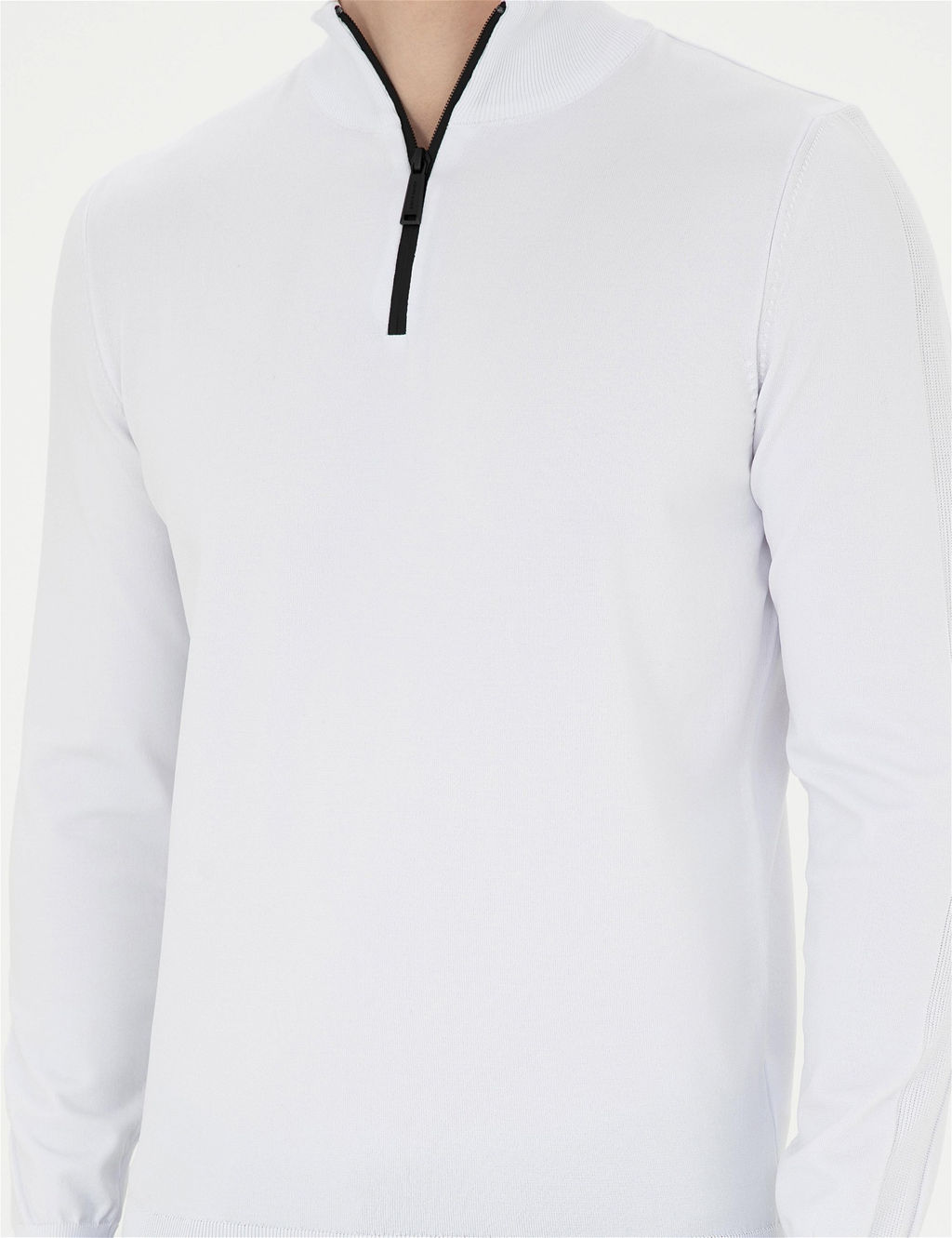 Ekru Slim Fit Fermuarl_ Dik Yaka Triko Kazak