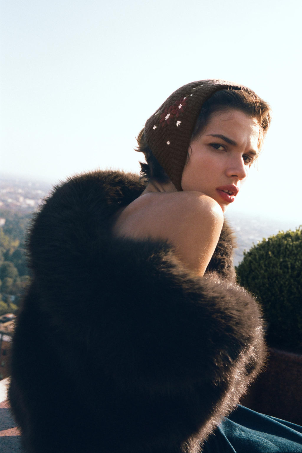 KNITTED BONNET WITH FLORAL EMBROIDERY