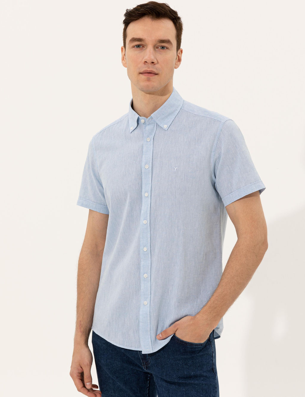 Голубая рубашка узкого кроя с коротким рукавом из смесового льна - Cacharel фото 3