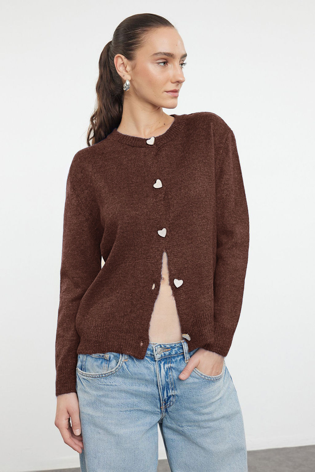 Kahverengi Yumusak Dokulu Mucevher Dugmeli Ceket Gorunumlu Triko H?rka TWOAW22HI0044
