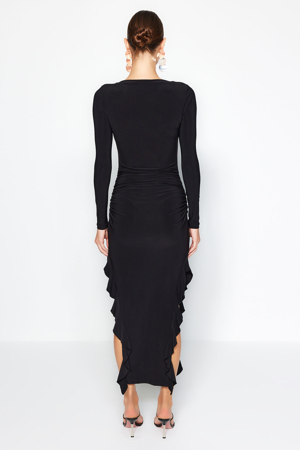 TRENDYOLMILLA Siyah Etegi Volanl? Kay?k Kaya Maxi Esnek Orme Elbise TWOAW24EL00616 фото 14