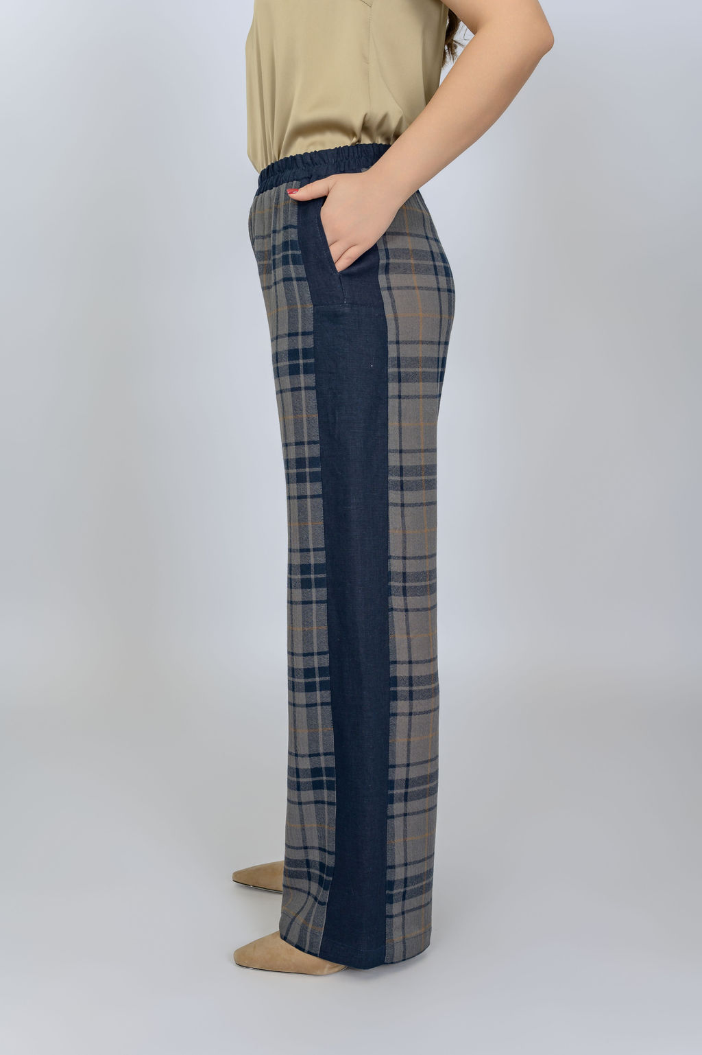 Брюки льняные с лампасами  клетка