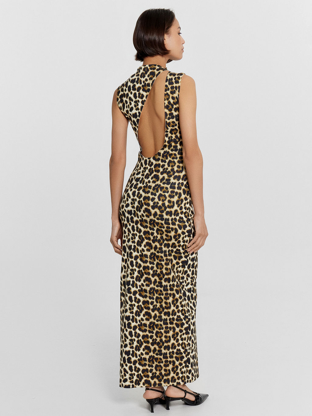 Платье Mark Formelle x Ольга Бузова леопардовое с вырезом на спине
