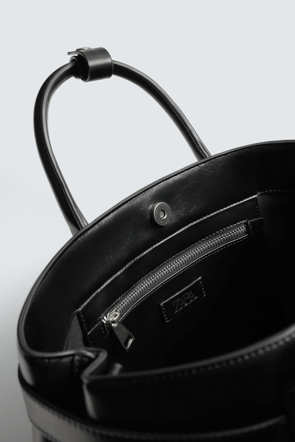 BOLSO DE MANO CINTUR?N / Negro - Zara фото 4