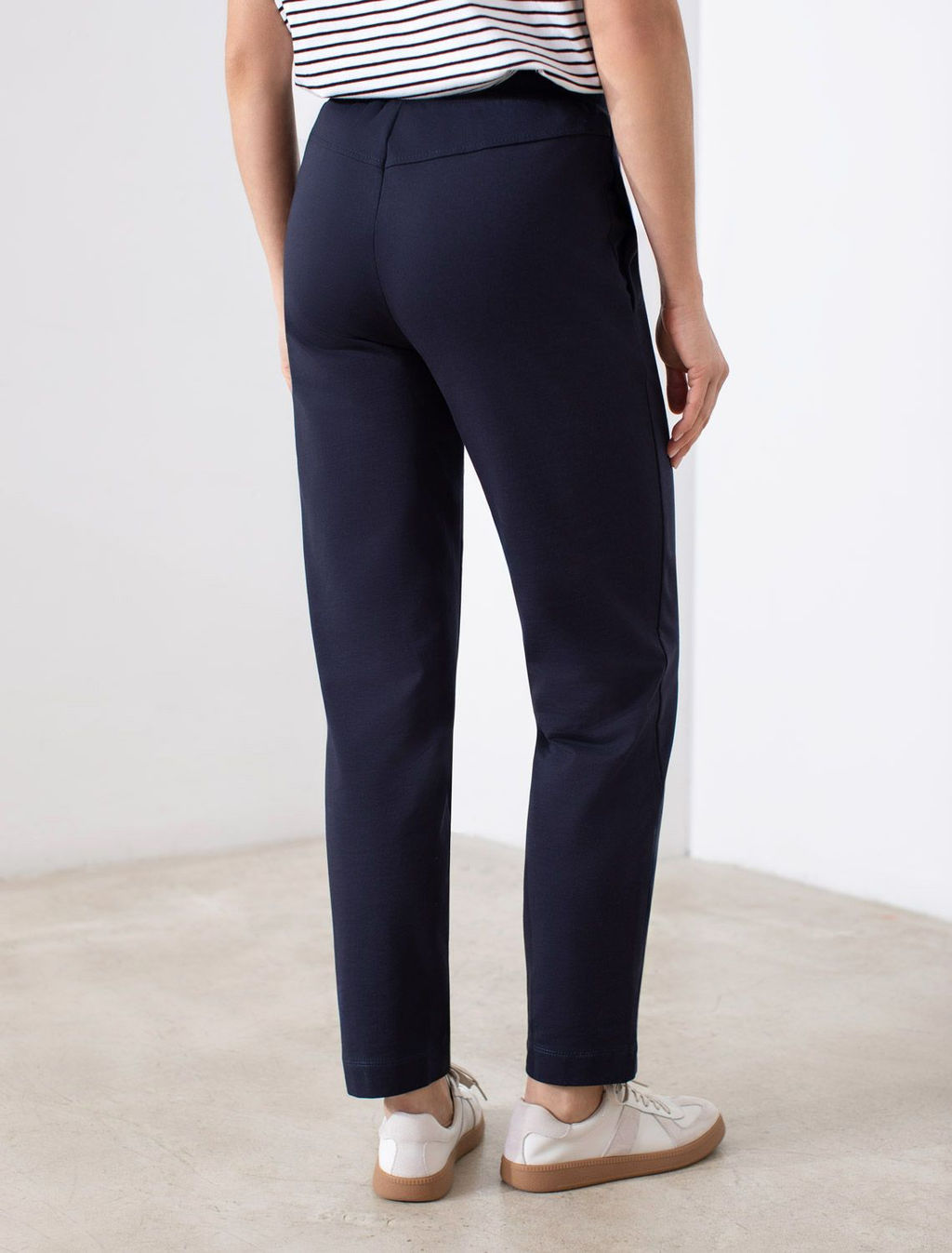 Трикотажные брюки на резинке из футера двухнитки эластичные - Vilatte фото 3