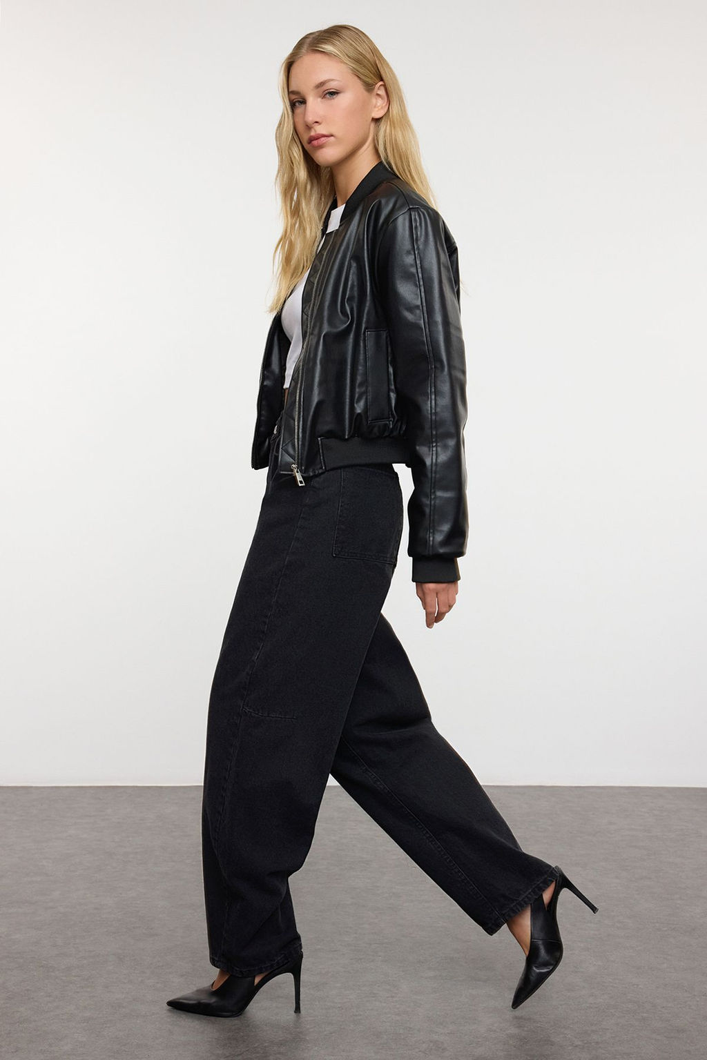 Siyah More Sustainable Dikis Detayl? Dusuk Bel Loose Baggy Jeans TWOAW25JE00328 - Trendyolmilla фото 2