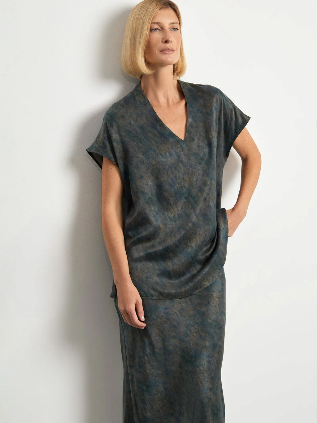 Блузка с V-образным вырезом - Emka фото 4