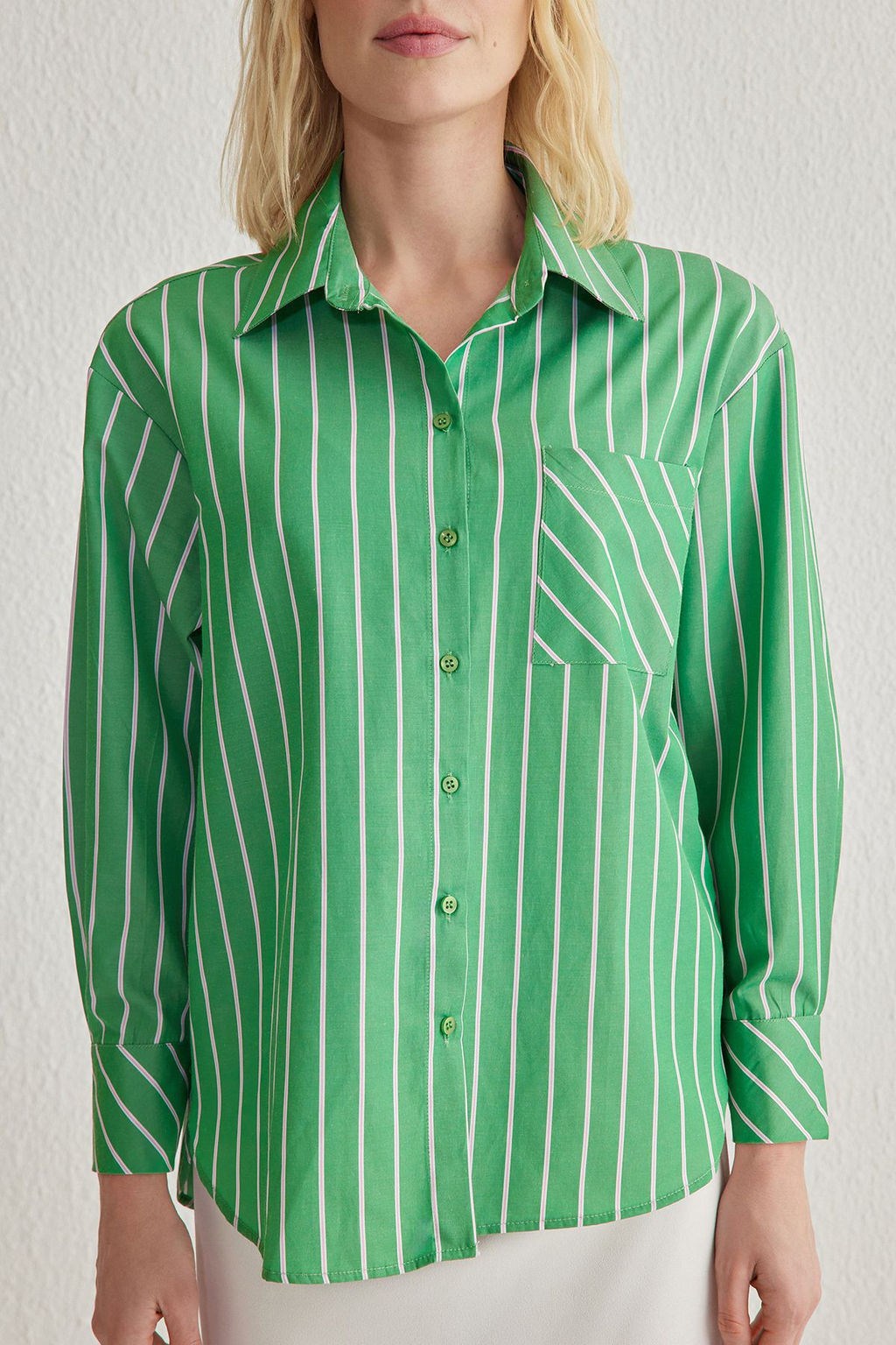 TRENDYOLMILLA Yesil Cizgili Oversize Genis Kal?p Dokuma Gomlek TWOSS25GO00010  фото 5