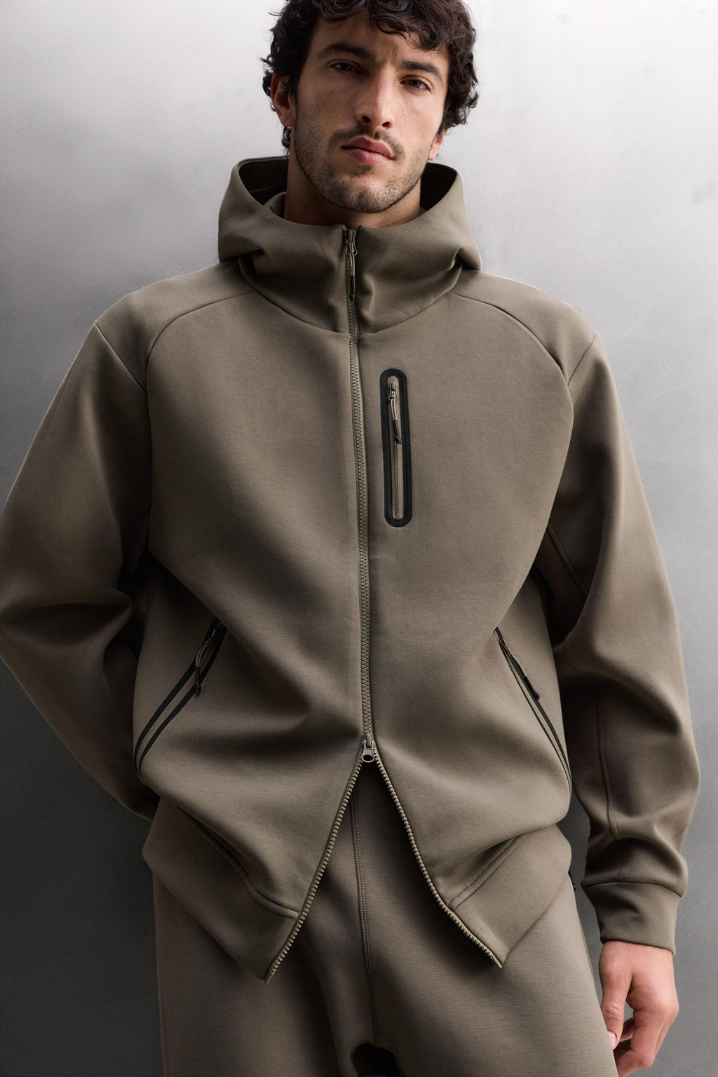 SUDADERA T?CNICA CREMALLERA CAPUCHA / Arena - Zara фото 5
