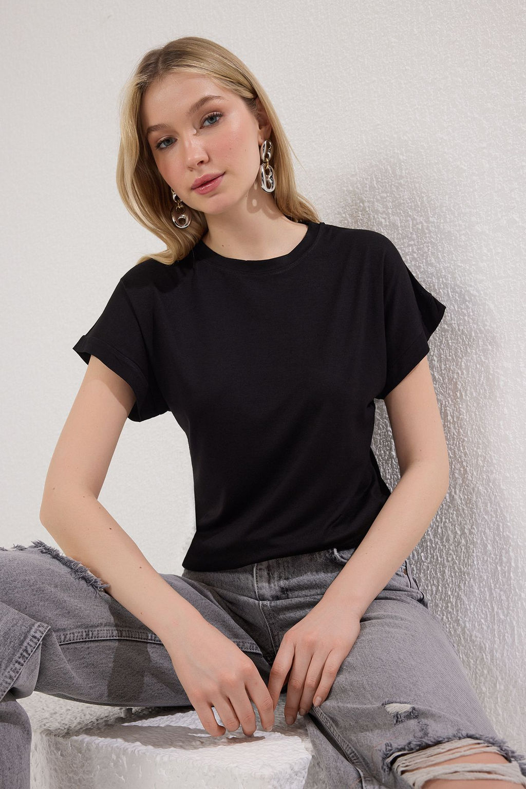 TRENDYOLMILLA Siyah Viskon Icerikli Regular/Normal Kesim Bisiklet Yaka Orme T-Shirt TWOSS25TS00167  фото 5