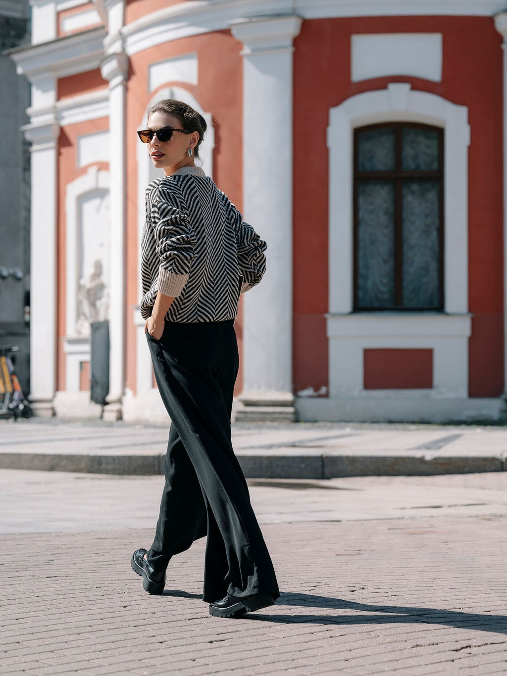 Кардиган бежевого цвета с геометрическим принтом на пуговицах - 1001dress фото 10
