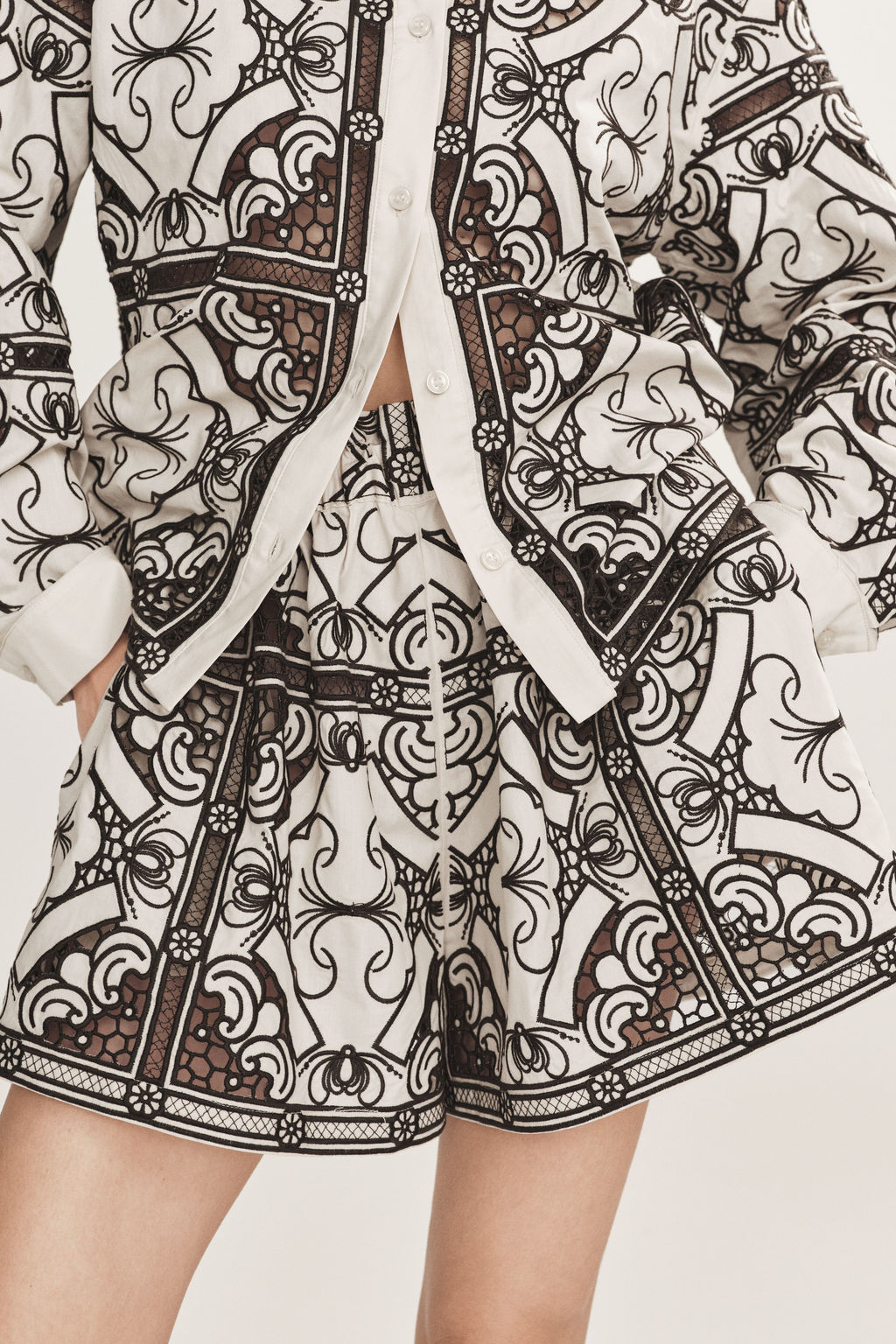 Pantal?n corto de algod?n con bordado ingl?s - H&m фото 4