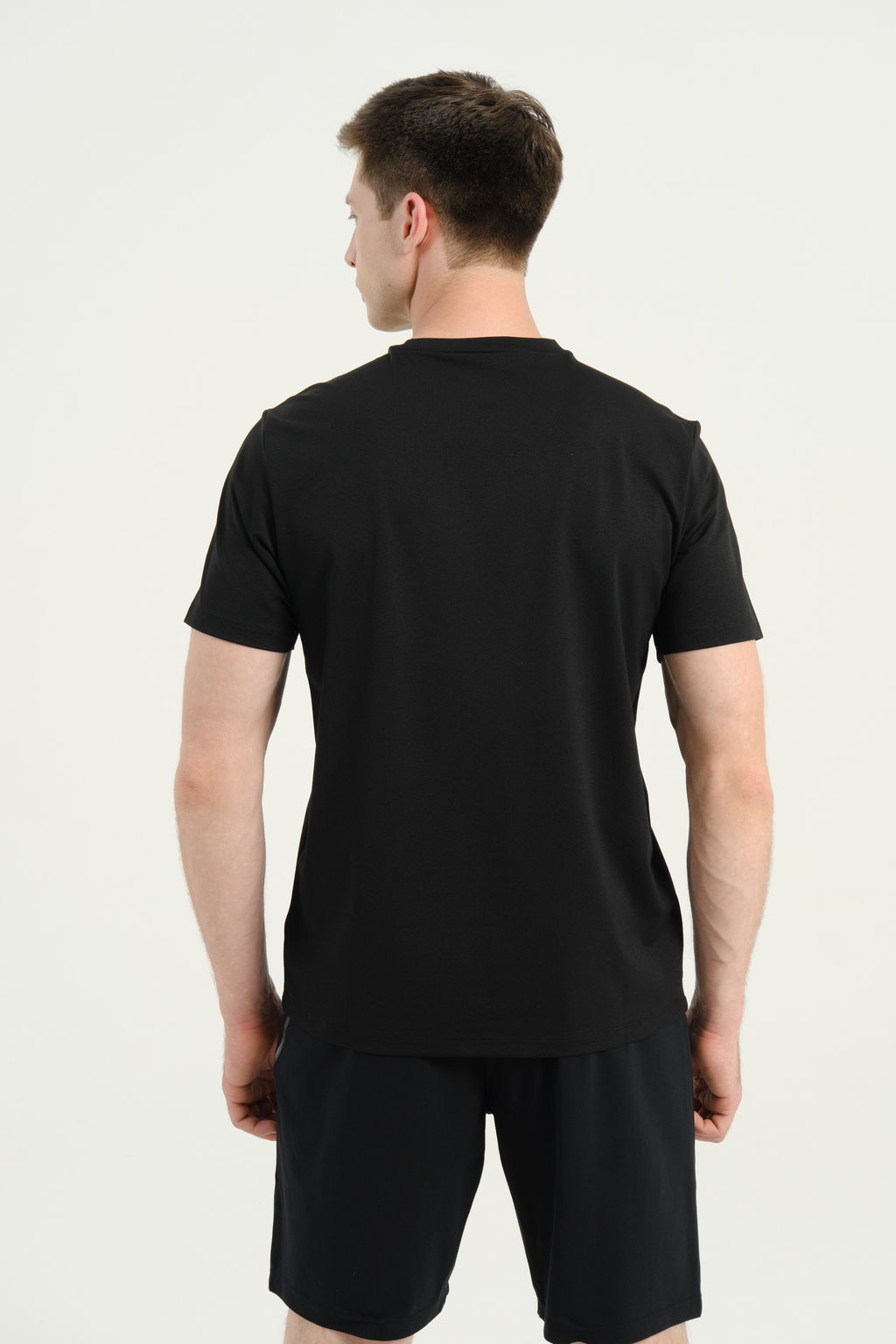 Футболка Черный