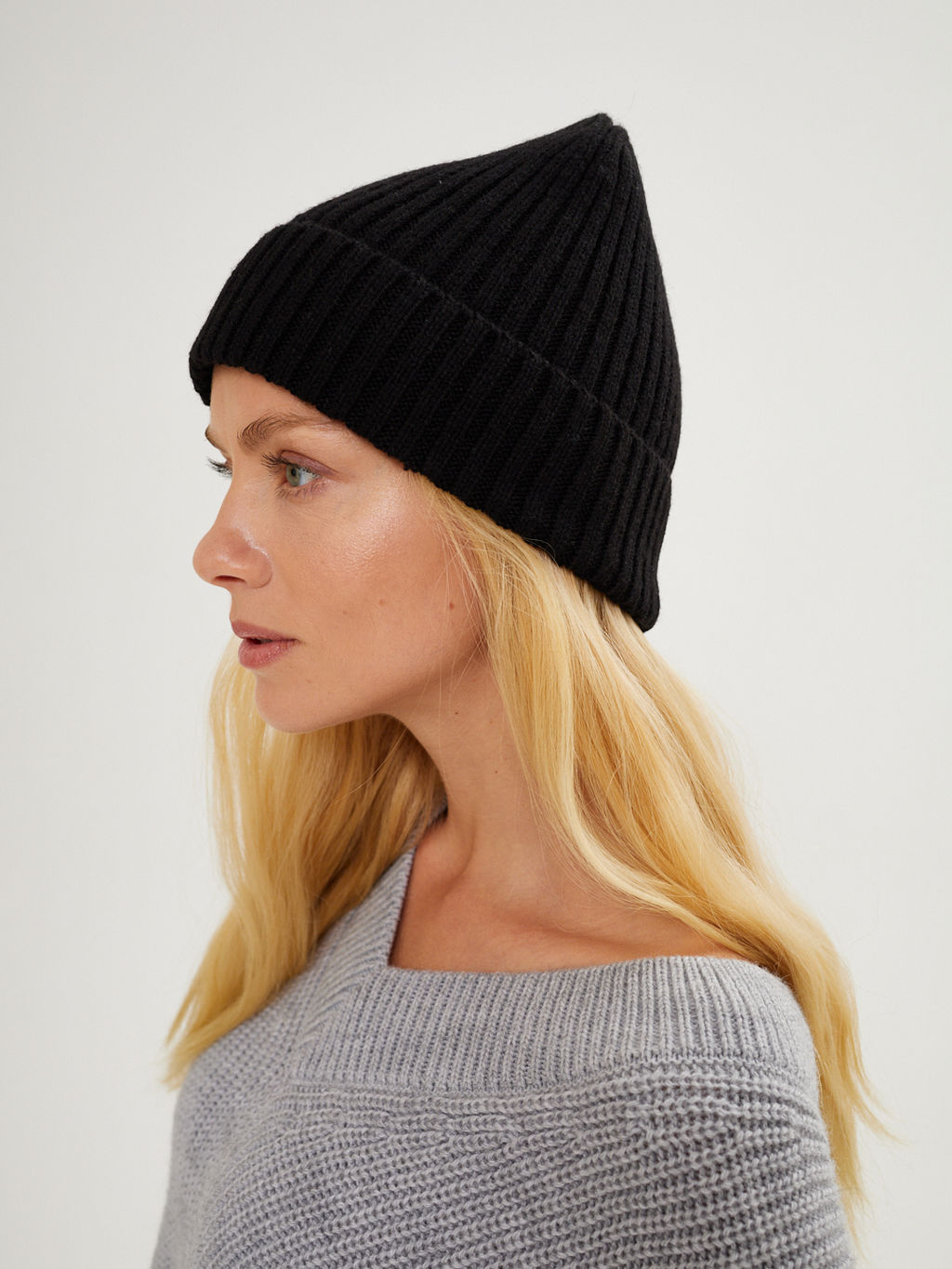Шапка из шерсти мериноса и альпаки 311.100052/Черный - Seven senses фото 4