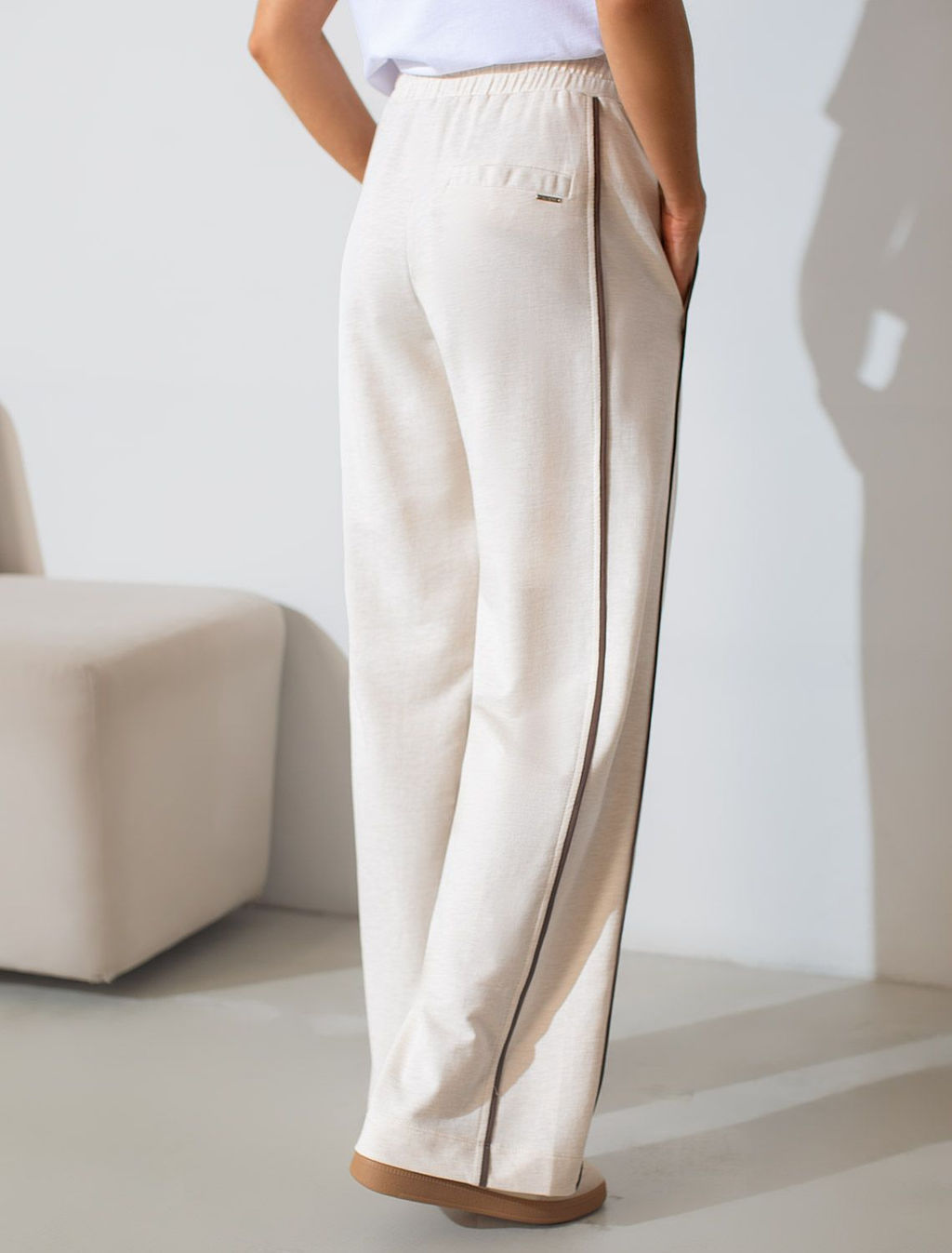 Прямые брюки с лампасами из эластичного футера двухнитки без начеса - Vilatte фото 3