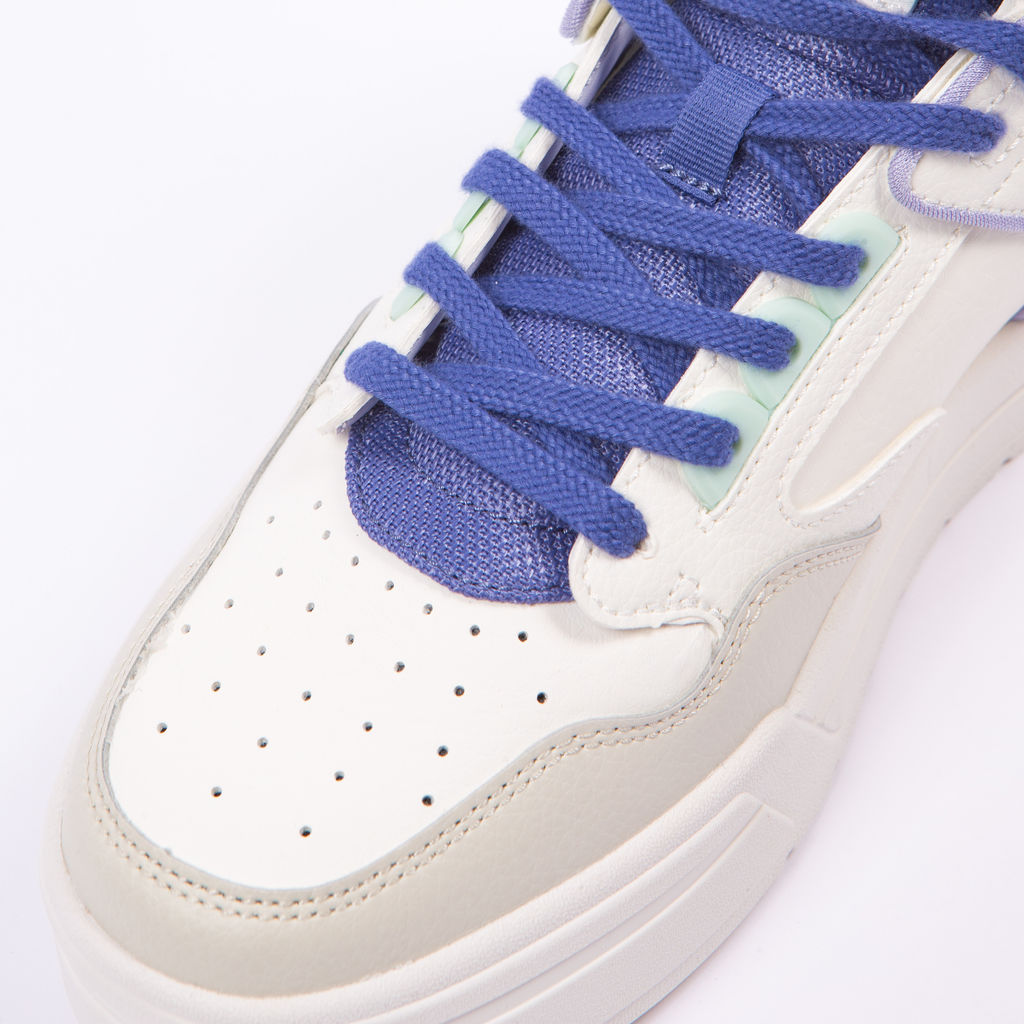 Кроссовки женские