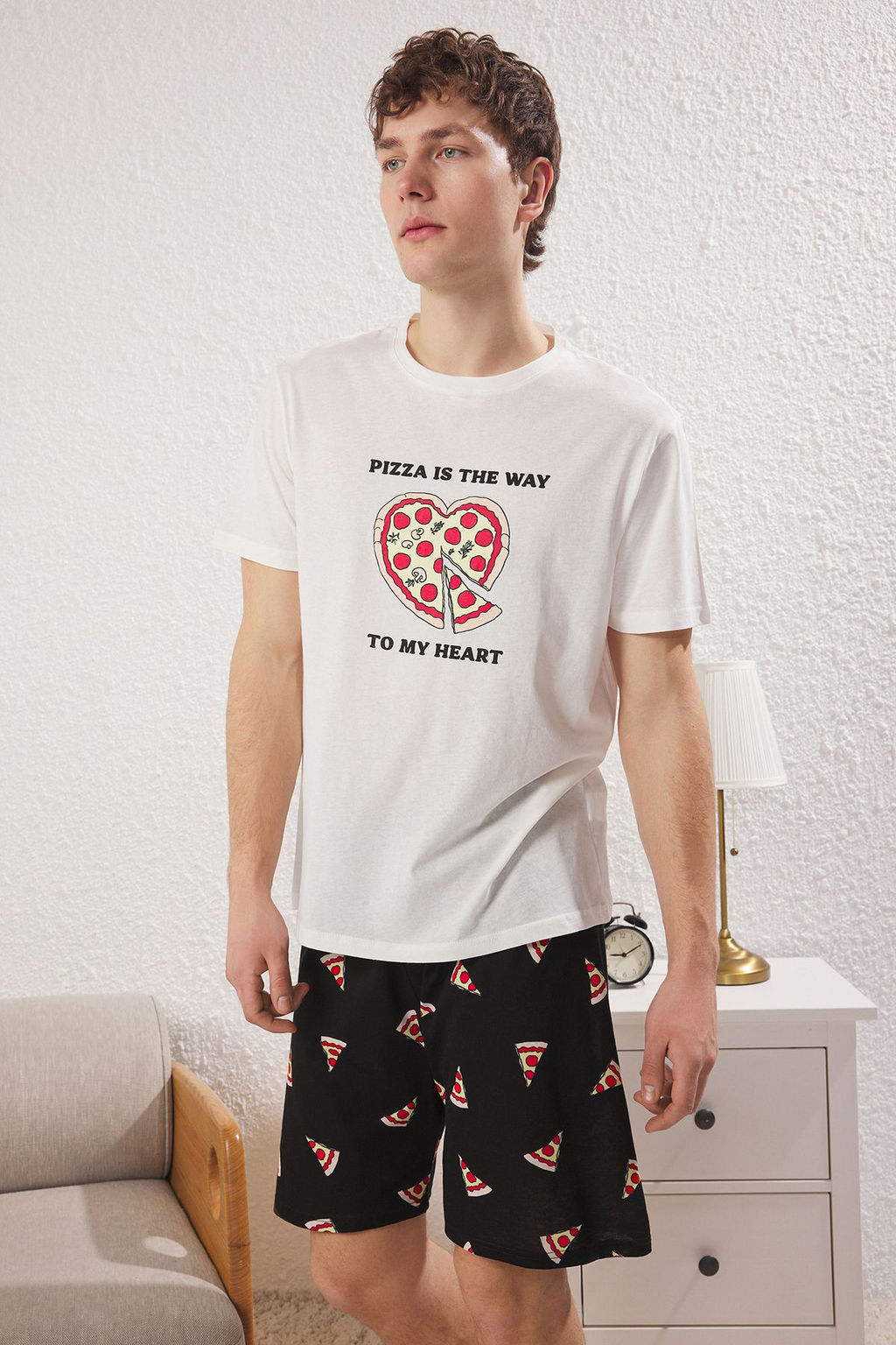 Trendyolmilla Man Ekru Siyah Regular Fit Pizza Bask?l? %100 Pamuk Couple Orme Erkek Pijama Tak?m? TMNSS25PT00048  фото 2
