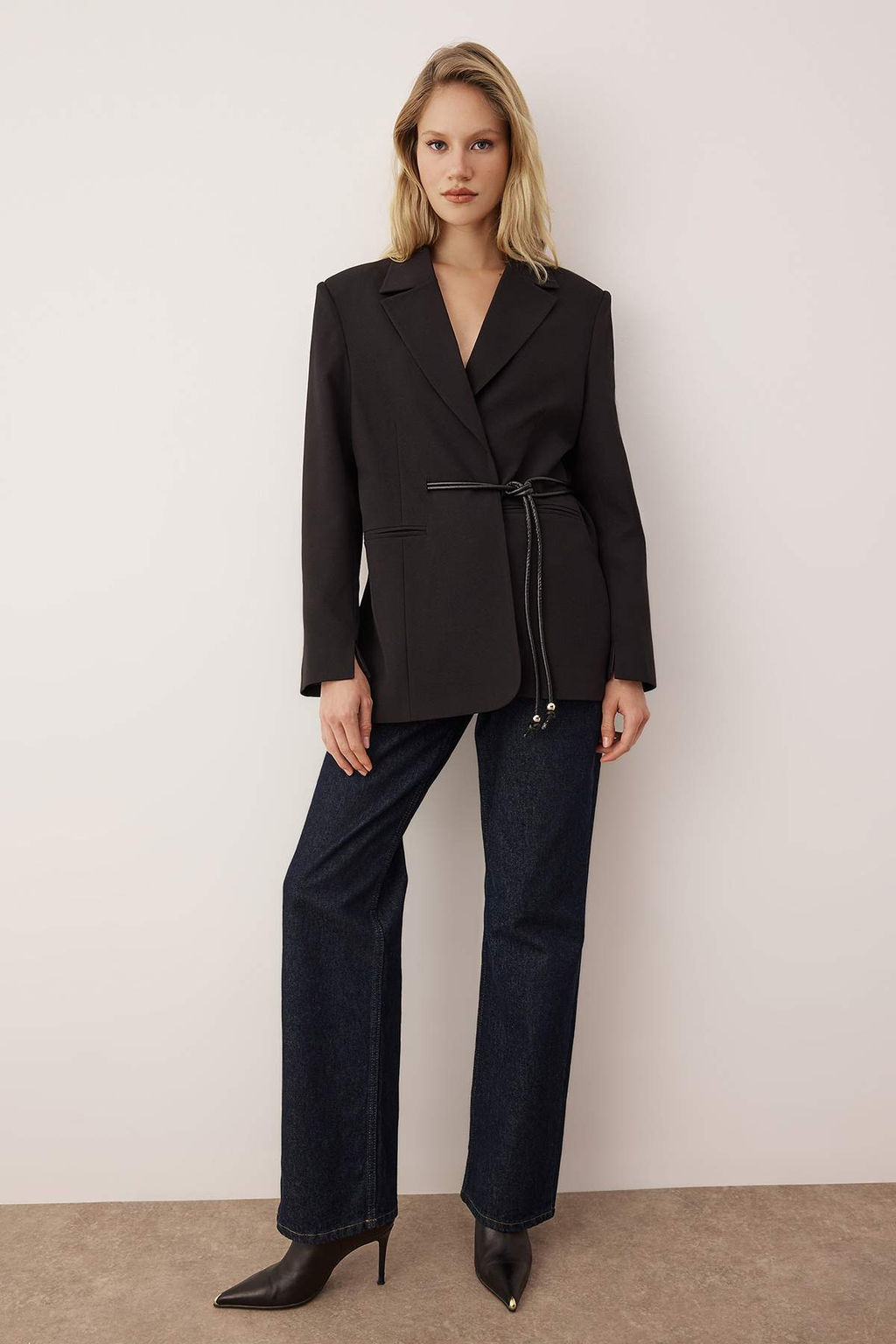 Vucut Secmeyen Siyah Ayarlanabilir Tunelli Blazer Ceket TWOAW26BC00034 - Trendyolmilla фото 2