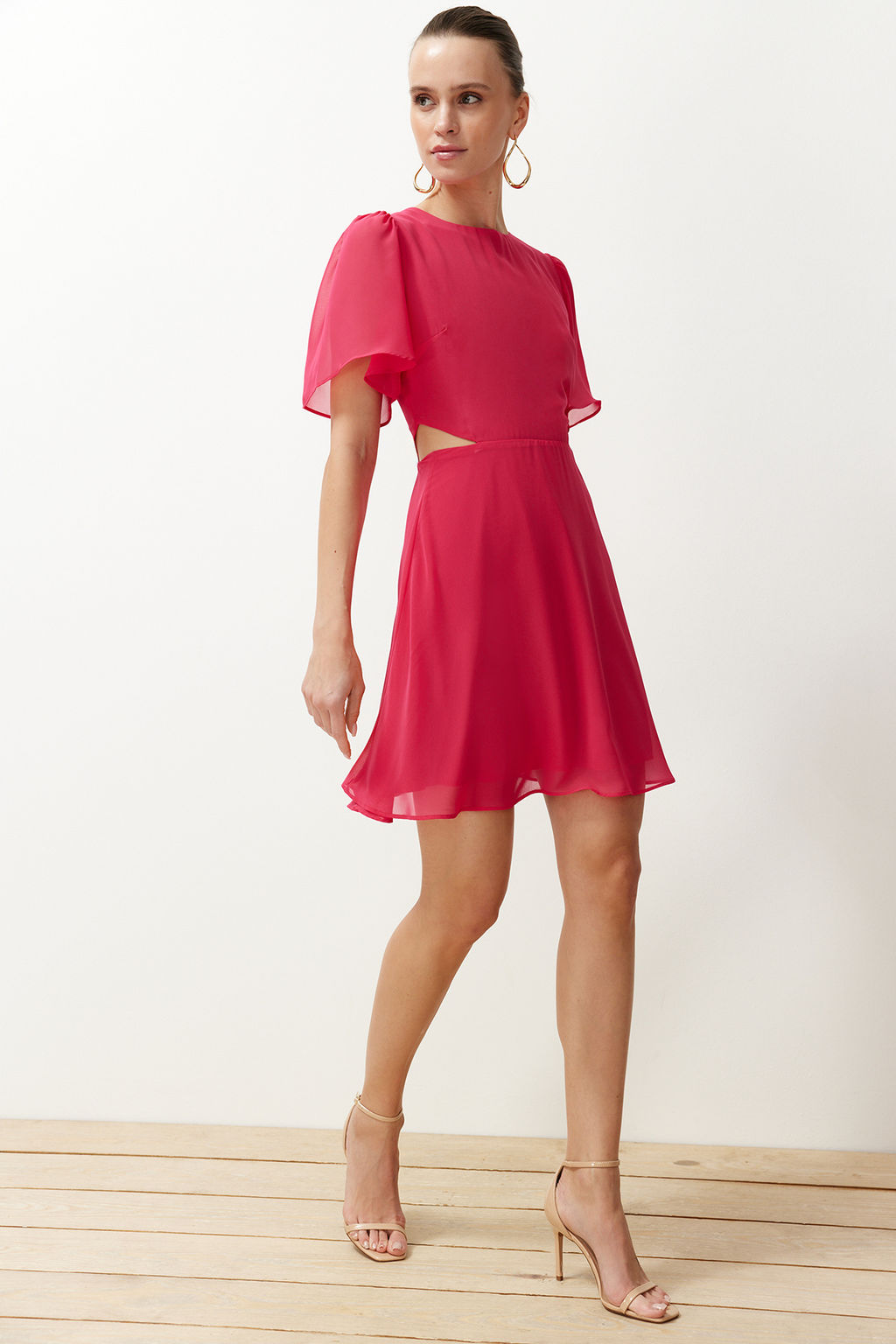 Siyah Etegi Belden Ac?lan Cut Out/Pencere Detayl? Mini Dokuma Elbise TWOSS24EL00696 - Trendyolmilla фото 12