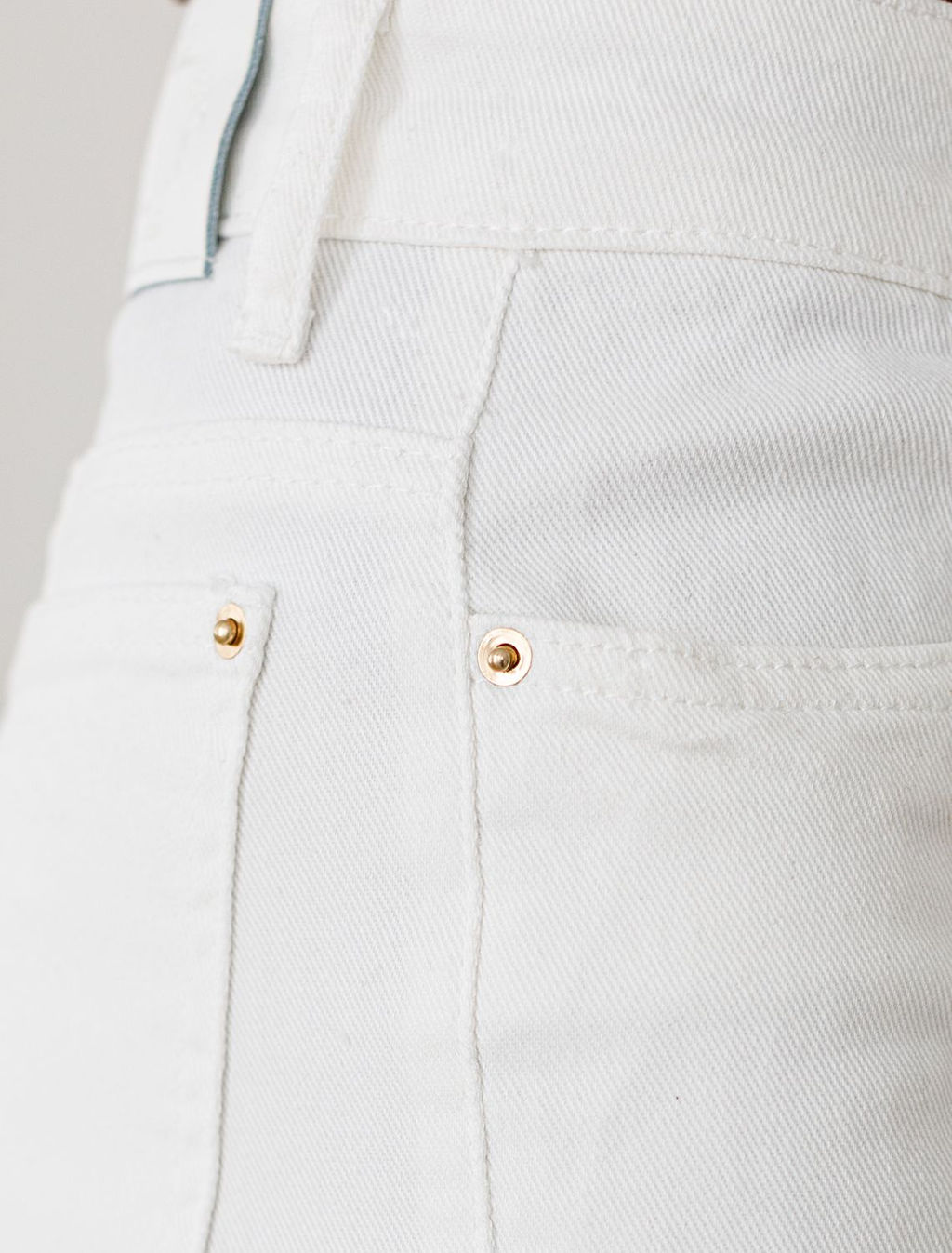 Укороченные джинсы c декоративной стиркой из эластичного денима средней плотности - Vilatte фото 6