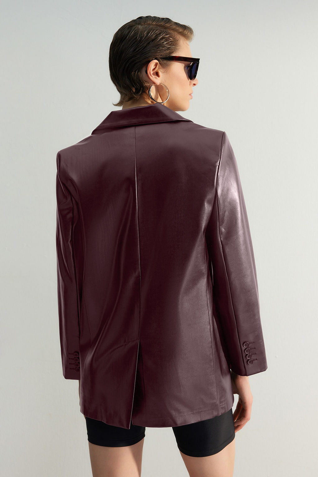 TRENDYOLMILLA Siyah Dokuma Oversize Suni Deri Blazer Ceket TWOSS23BC00049 фото 25