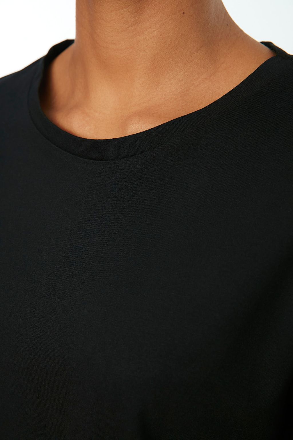 TRENDYOLMILLA Beyaz %100 Pamuk Uzun Kollu Bisiklet Yaka Regular/Normal Kal?p Basic Orme T-Shirt TWOAW21TS0098  фото 17