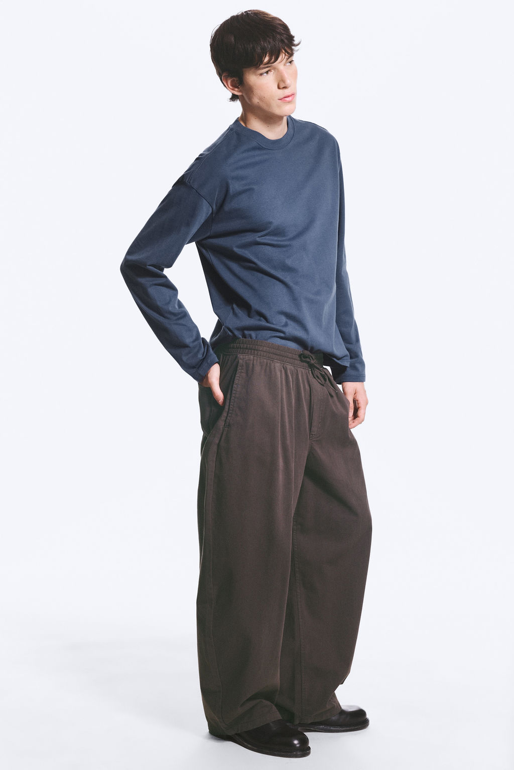 Pantalones de Corte Barril con Cintura El?stica - H&m фото 6
