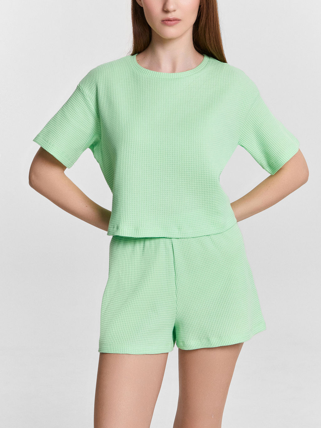 КОМПЛЕКТ ЖЕНСКИЙ (ФУТБОЛКА, ШОРТЫ)