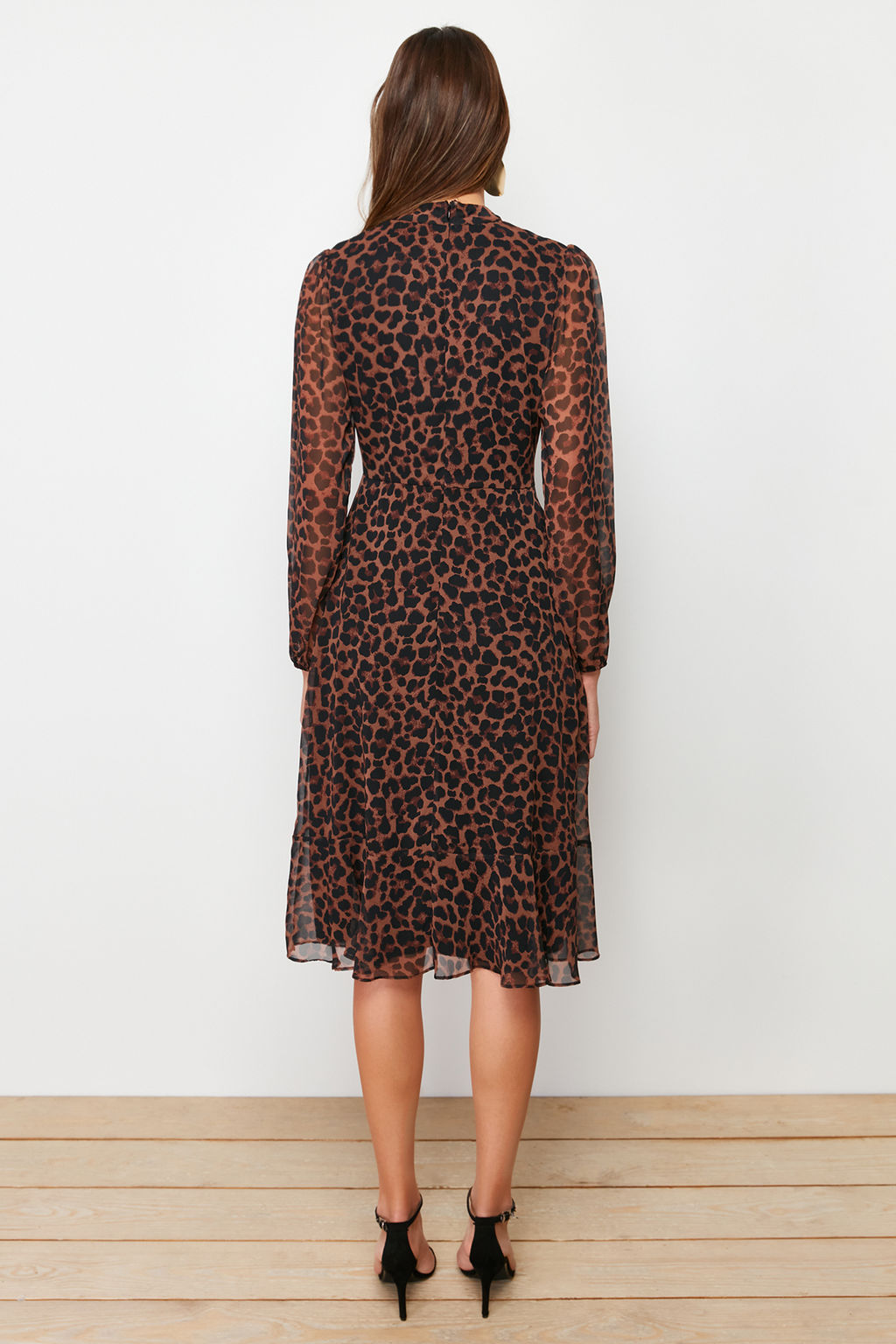 TRENDYOLMILLA Camel Dik Yakal? Etegi Volanl? Sifon Dokuma K?sl?k Elbise TWOAW20EL1313