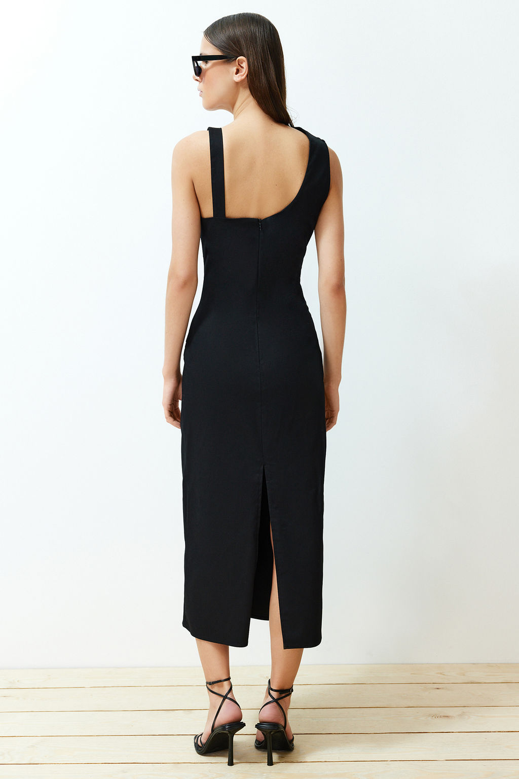 Limited Edition Siyah Vucuda Oturan Asimetrik Yaka Detayl? Midi Dokuma Elbise TWOSS24EL00551 - Trendyolmilla фото 10